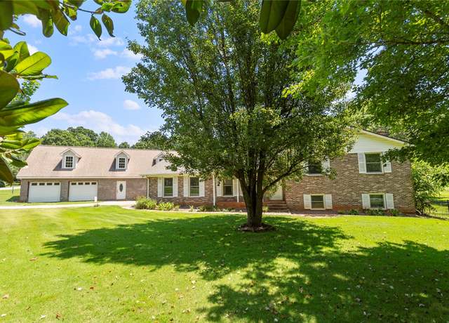 Property at 102 Sunset Ct, Easley, SC 29642, 4 beds, 3 baths