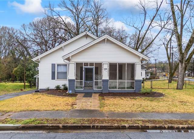 Property at 902 E Whitner St, Anderson, SC 29621, 2 beds, 1 bath
