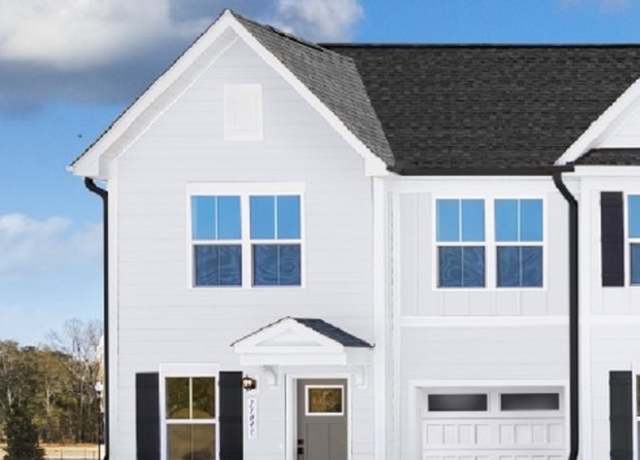 Property at 320 Diamond Dr, Greenville, SC 29611, 3 beds, 2.5 baths