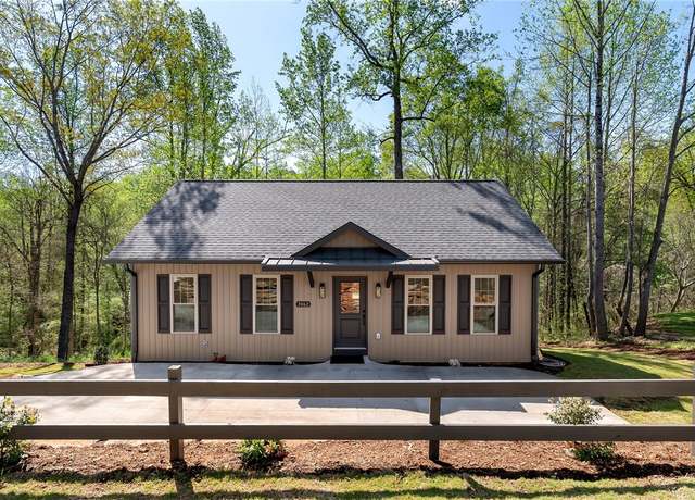 Property at 3062 Woodale Cir, Seneca, SC 29678, 3 beds, 2 baths