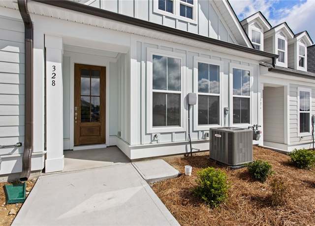 Property at 328 Lake Greenwood Blvd, Greenwood, SC 29649, 3 beds, 2.5 baths