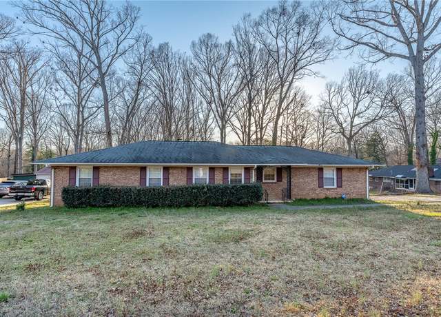 Property at 204 Clarke Stream Dr, Anderson, SC 29621, 3 beds, 2 baths