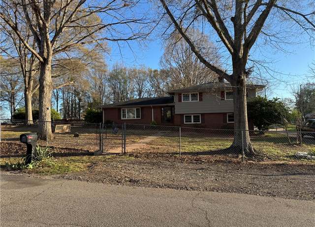 Property at 125 Victorian Dr, Anderson, SC 29625, 3 beds, 2.5 baths