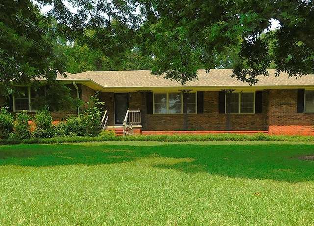 Property at 600 Parkwood Dr, Anderson, SC 29625, 3 beds, 2 baths