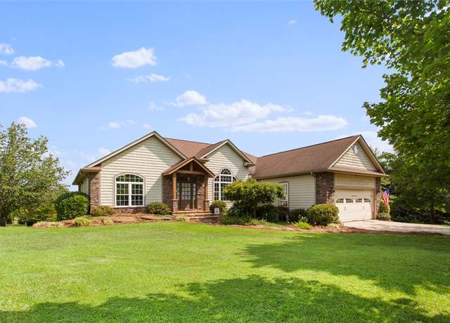 Property at 407 Home Stretch Dr, Seneca, SC 29672, 5 beds, 3 baths
