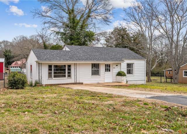 Property at 303 S Elm St, Pendleton, SC 29670, 3 beds, 1 bath