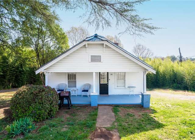Property at 1511 S Oak St, Seneca, SC 29678, 2 beds, 1 bath