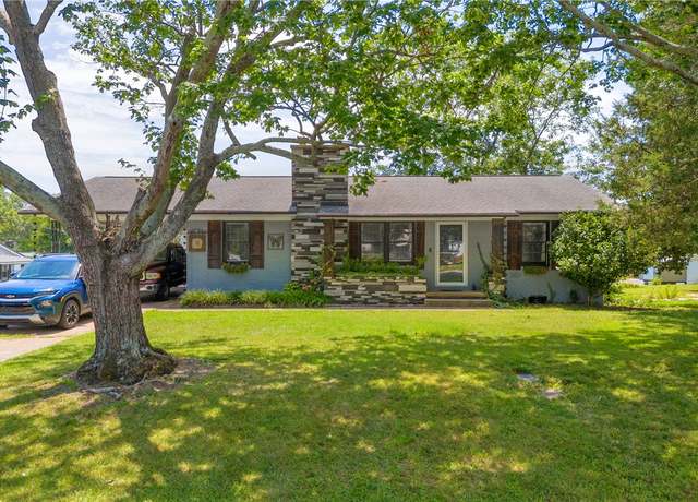 Property at 312 N Piedmont St, Westminster, SC 29693, 3 beds, 1 bath