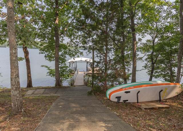Property at 221 Stelling Rd, Townville, SC 29689, 4 beds, 4 baths