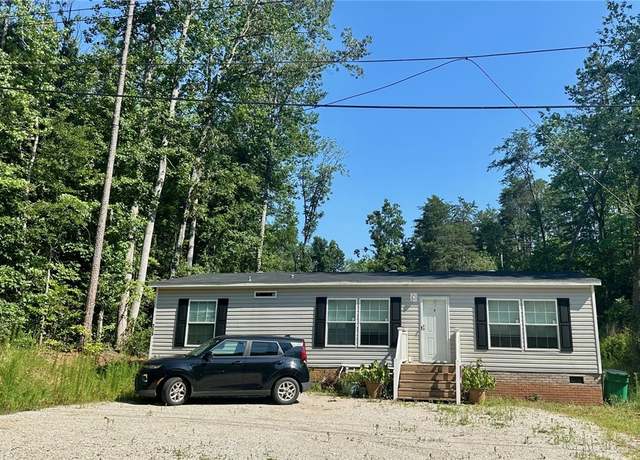 Property at 239 Shannandoah Dr, Westminster, SC 29693, 3 beds, 2 baths