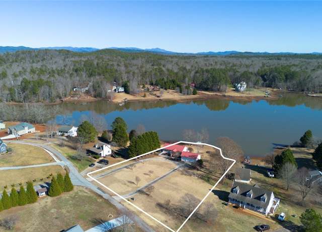 Property at 201 The Bear Blvd, Tamassee, SC 29686, 5 beds, 3 baths