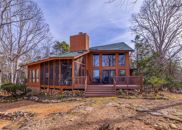 Property at 410 Peninsula Dr, Anderson, SC 29626, 3 beds, 4 baths