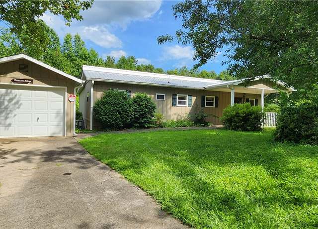 Property at 331 Northwood Dr, Walhalla, SC 29691, 4 beds, 2 baths