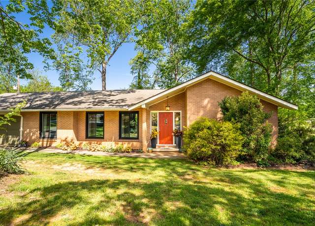 Property at 704 Westhampton Dr, Seneca, SC 29672, 3 beds, 2 baths