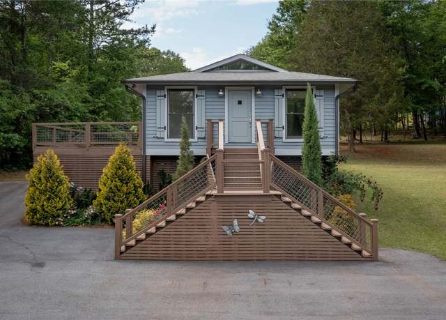 Property at 205 Elm Dr, Westminster, SC 29693, 2 beds, 2 baths