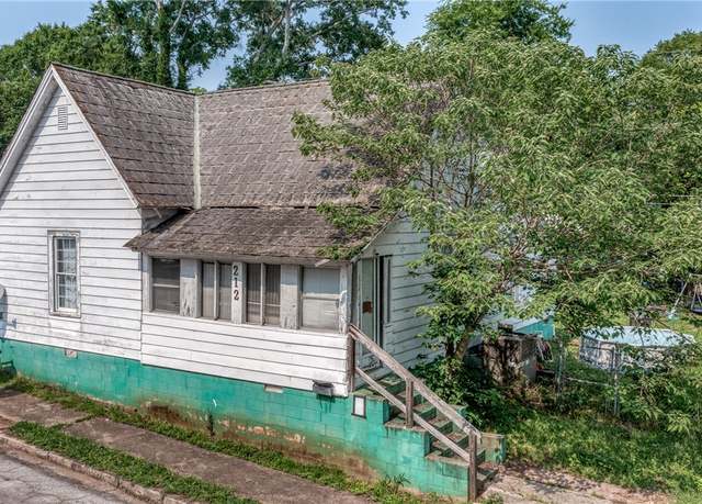 Property at 212 C St, Anderson, SC 29625, 3 beds, 2 baths