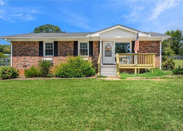 Property at 103 Mountain View Dr, Walhalla, SC 29691, 3 beds, 1 bath