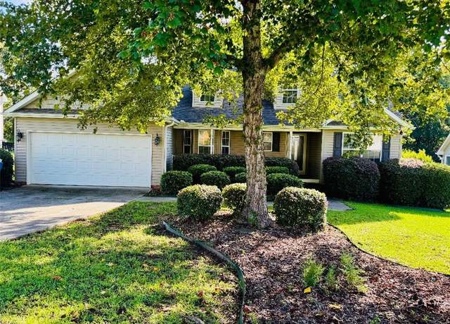 Property at 1012 North Lake Dr, Greenwood, SC 29649, 3 beds, 2 baths