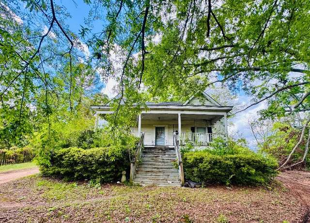 Property at 105 Cambridge St, Abbeville, SC 29620