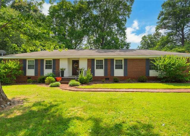 Property at 1111 Briarwood Dr, Seneca, SC 29672, 3 beds, 2 baths
