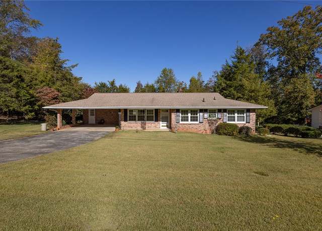 Property at 309 Woodland Dr, Seneca, SC 29678, 3 beds, 2 baths