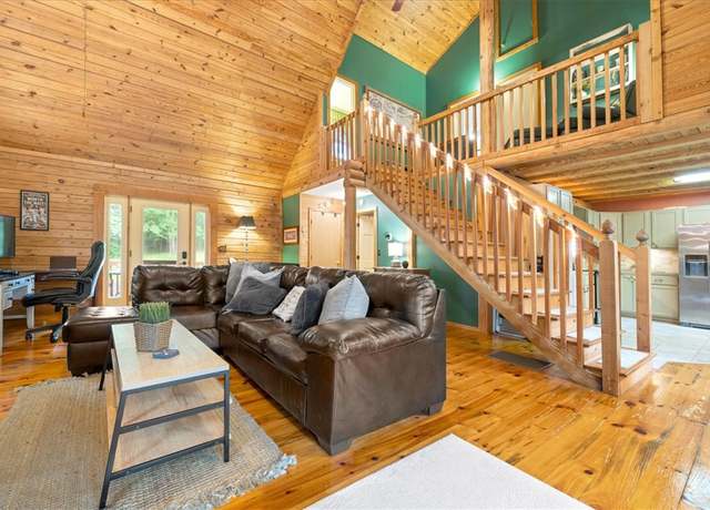 Property at 305 Mount Bay Dr, Westminster, SC 29693, 3 beds, 2 baths