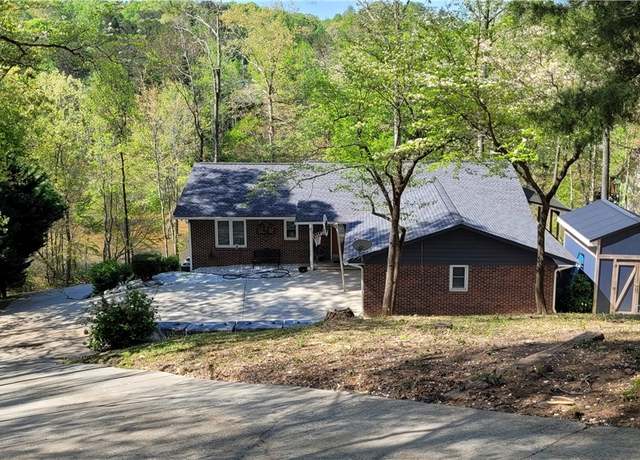Property at 505 Inlet Dr, Seneca, SC 29672, 4 beds, 3.5 baths