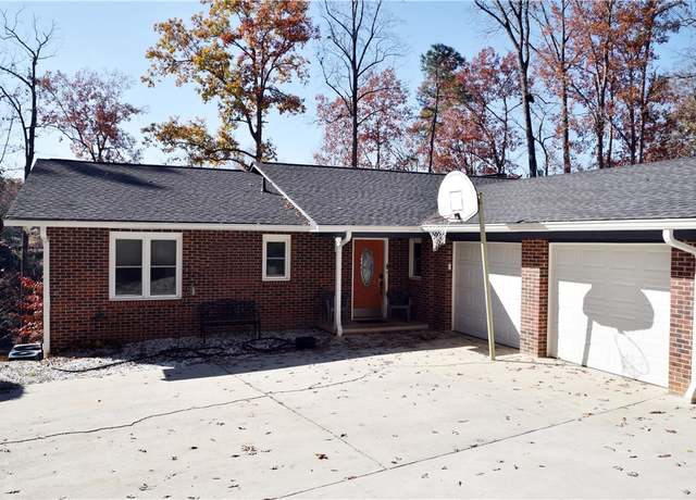 Property at 505 Inlet Dr, Seneca, SC 29672, 4 beds, 3.5 baths