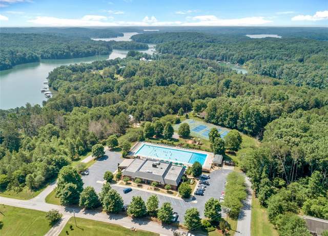 Property at 328 Beech Dr, Westminster, SC 29693