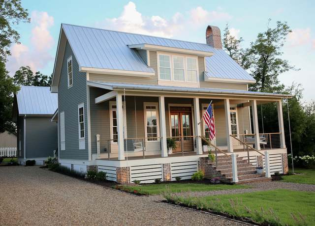 Property at 106 E South 5th St, Seneca, SC 29678, 3 beds, 2.5 baths