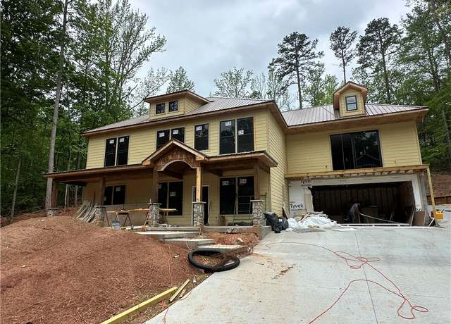 Property at 415 Tiger Ln, Westminster, SC 29693, 4 beds, 3.5 baths