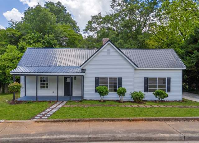 Property at 904 E Main St, Seneca, SC 29678, 3 beds, 2 baths