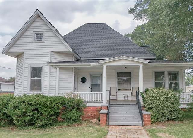Property at 206 W North 1st St, Seneca, SC 29678, 4 beds, 2.5 baths