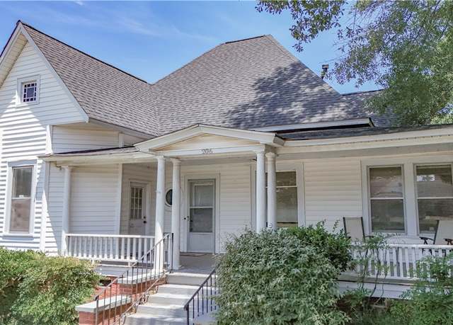 Property at 206 W North 1st St, Seneca, SC 29678, 4 beds, 2.5 baths