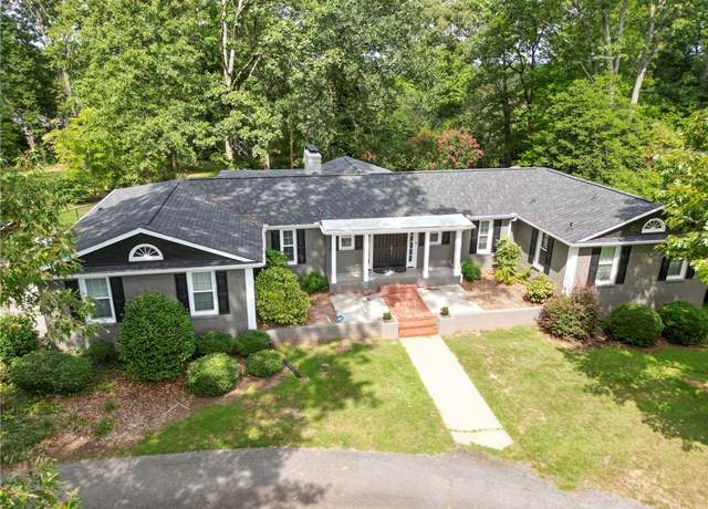 Property at 1057 Country Club Dr, Pickens, SC 29671, 3 beds, 3 baths