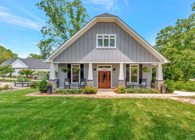Property at 303 E South 4th St, Seneca, SC 29678, 3 beds, 2.5 baths