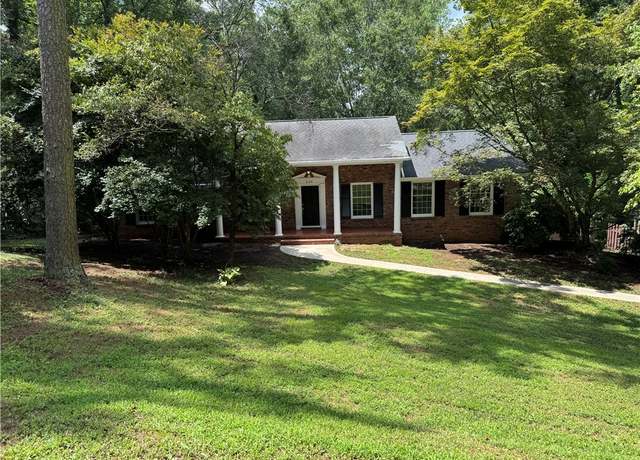 Property at 220 Camelot Rd, Clemson, SC 29631, 5 beds, 3 baths