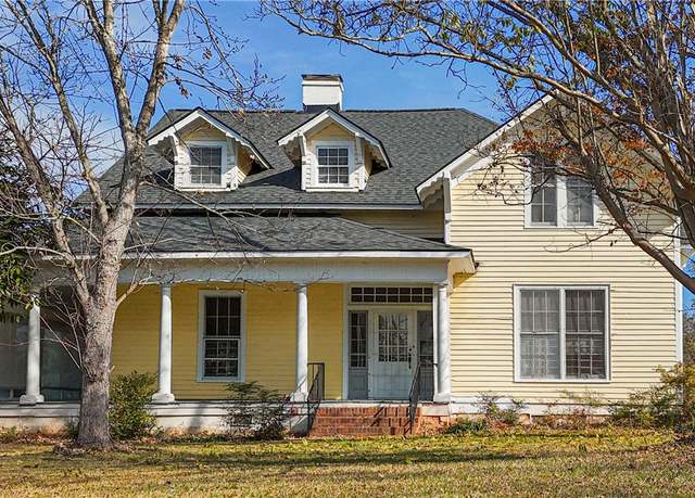 Property at 811 S Cherry St, Seneca, SC 29678, 4 beds, 2.5 baths