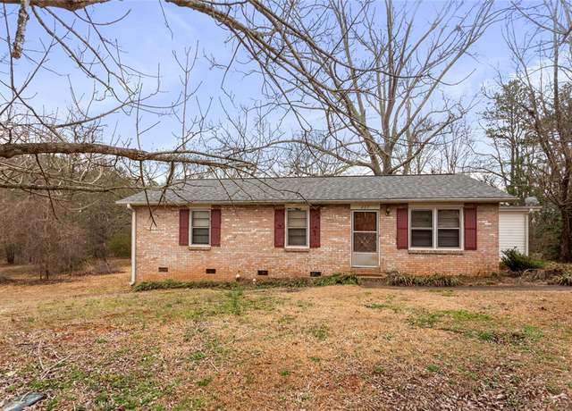 Property at 237 Skyland Dr, Westminster, SC 29693, 3 beds, 2 baths