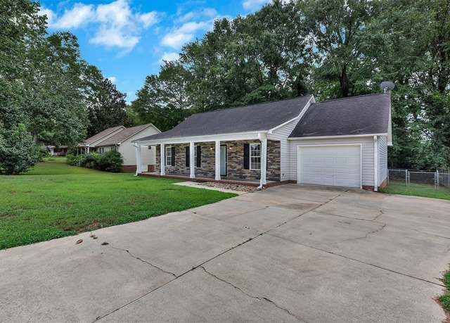 Property at 703 W Fredericks St, Anderson, SC 29625, 3 beds, 2 baths