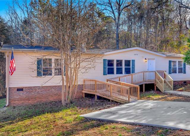 Property at 1073 Arnold Rd, Anderson, SC 29625, 3 beds, 2 baths