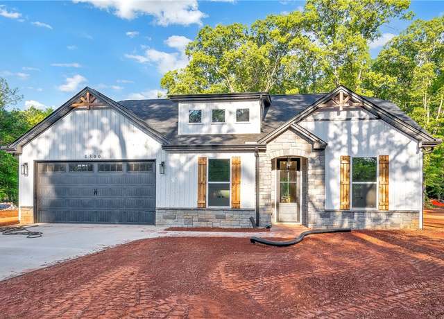 Property at 104 Hart Rd, Anderson, SC 29621, 3 beds, 2 baths