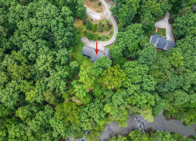 Property at 320 Holly Ln, Walhalla, SC 29691, 3 beds, 2.5 baths