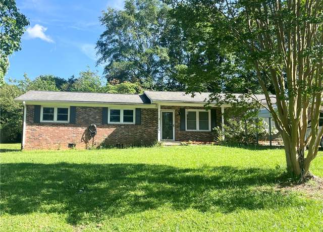 Property at 424 Sherwood Dr, Seneca, SC 29678, 3 beds, 2 baths