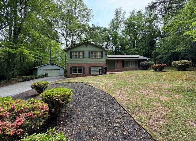Property at 10 Poplar Dr, Clemson, SC 29631, 4 beds, 2.5 baths