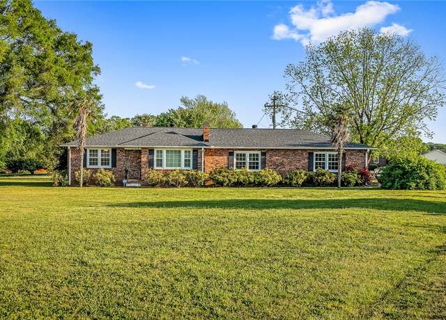Property at 1001 Farmington Rd, Anderson, SC 29626, 3 beds, 2 baths