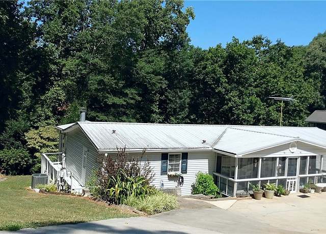 Property at 428 Carole Ave, Anderson, SC 29625, 3 beds, 2 baths