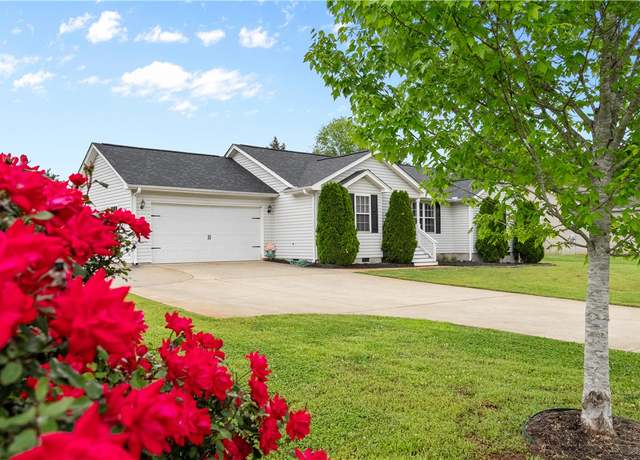 Property at 436 Chetola Rd, Seneca, SC 29672, 3 beds, 2 baths