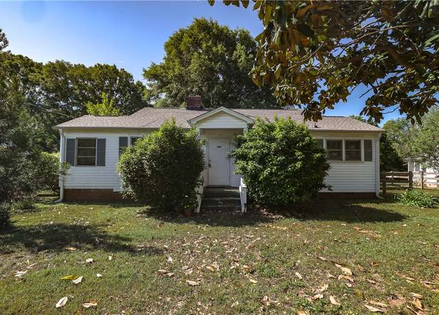 Property at 420 E Queen St, Pendleton, SC 29670, 2 beds, 1 bath