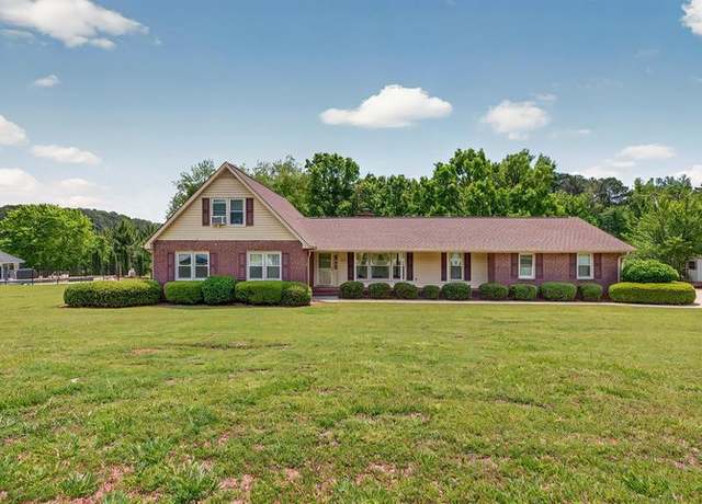 Property at 304 Arcadia Dr, Anderson, SC 29621, 5 beds, 3 baths